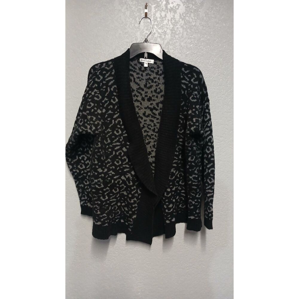 Roomates brand gray and black leopard print cardigan sz 2x